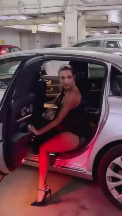 Malaika Arora Showing her Hot Thighs 🍗😘