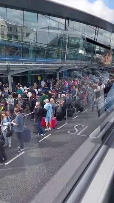 Dublin Airport T2 just now [10-Sep-2022 12:30]