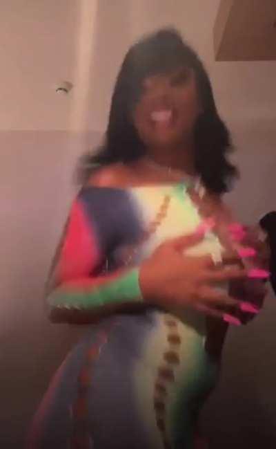 sexy whore oatmeal thick 😩😩