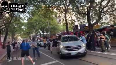 [Extended footage] Black Trump supporter attacked by white BLM activists