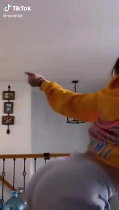 Lives to go crazy fr fr..