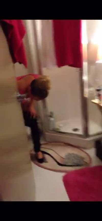 Kaley Cuoco peeing