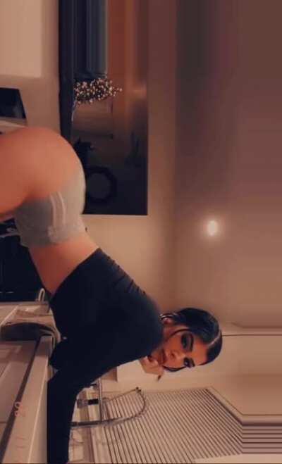 @taylorchambers10 — Gah damnnn 😳🎂