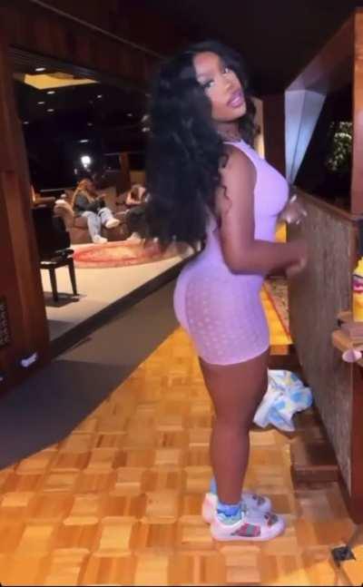 She’s such a thot for wearing this