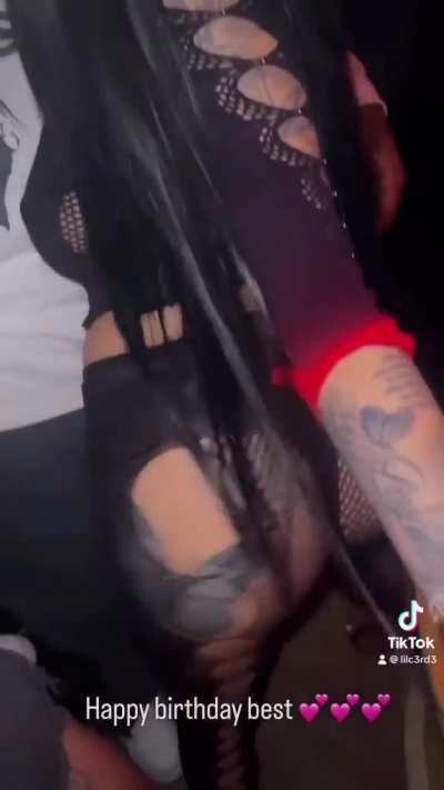 Bhad Bhabie twerking in the club on her birthday 🎂 