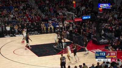 [Highlight] Chris Paul hits clutch fadeaway to put the Warriors up 4