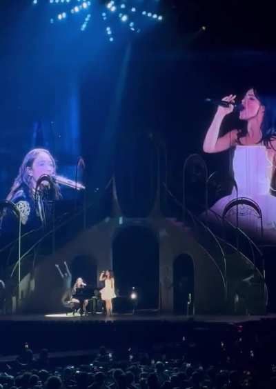 Laufey brings out Rachel for her NYC show! | via Twitter 10/15/25