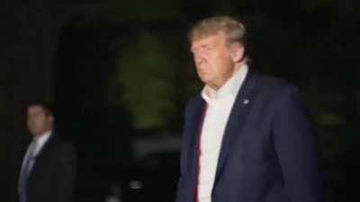 Trump returning from Tulsa 😂😂😂