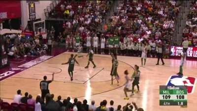 [Highlight] Matt Ryan scores a insane 3PT to put the Celtics up 2 with 0.5 left to go and gets injured on the same play