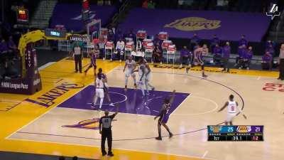 [Highlight] THT with a great dime right in Ben Mclemore's shooting pocket