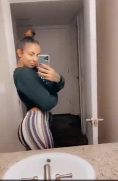 Bubble butt approved 🍑👀😍