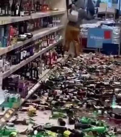 Girl Goes on a rampage in a liquor store [I really don't understand why people do this]