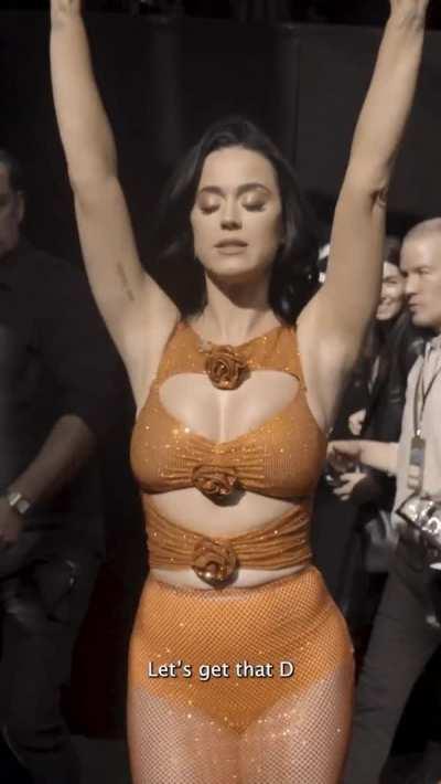 Katy Perry is such a hot milf