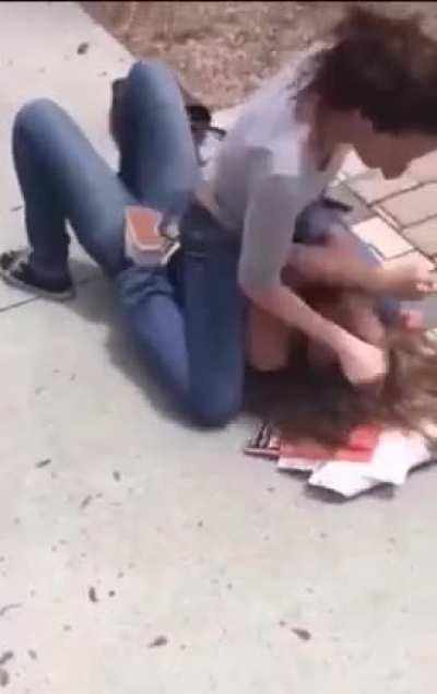 ruthless chick banging girl’s head on the ground over a guy