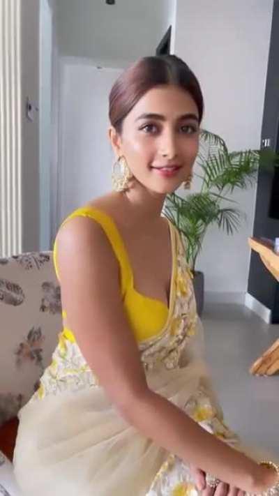 She looks beautiful in this saree