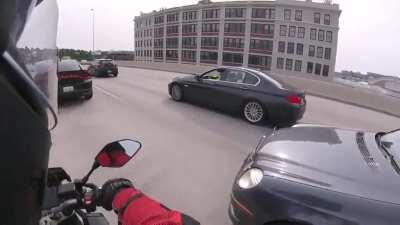 Idiot in mercedes doesn't know what mirrors are