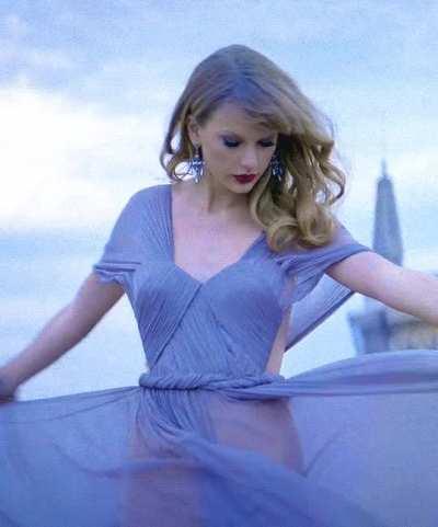 taylor looking the absolute prettiest! cinderella literally