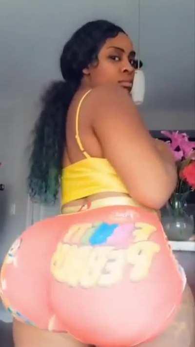 Fruity Pebbles shakes the room