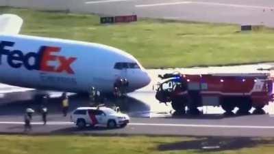 Rescue Footage of Pilots from FedEx B767 Cargo FX6238 @Istanbul Airport IST LTFM ARFF IGA