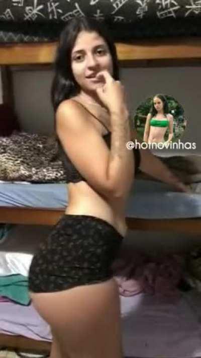 what's her name? / qual o nome dela?