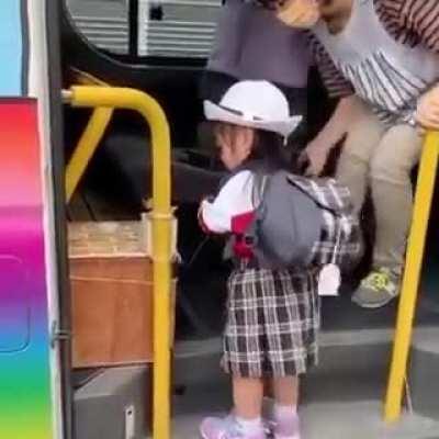 Japanese girl otw to school during the pandemic