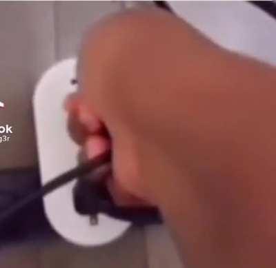 Can Sean pay electric bill