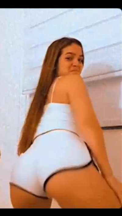 Cachorra, deve sentar gostoso demais