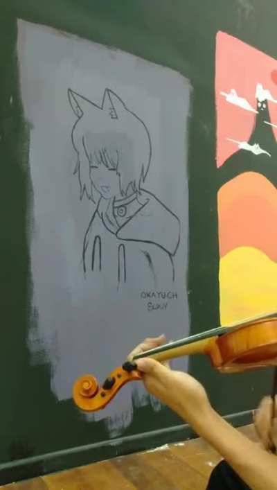 There's a big wall painting of Okayu at my university... So I played もぐもぐYummy with my violin in front of it. I hope it's not too bad 😶