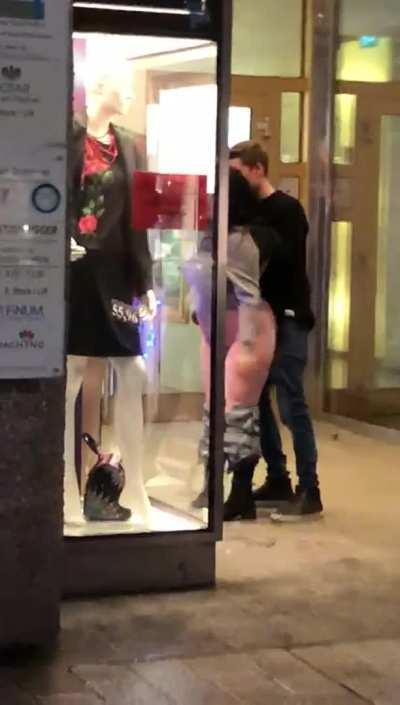 Drunk tenns after party