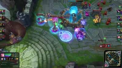 Max range ult sets up a Pentakill for my ADC