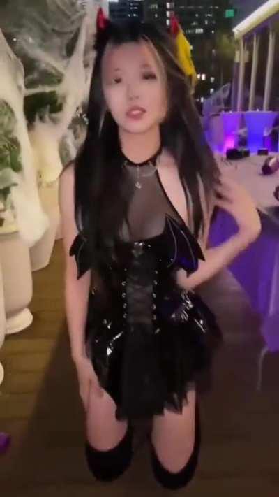 drunk jaime on all fours 🥰