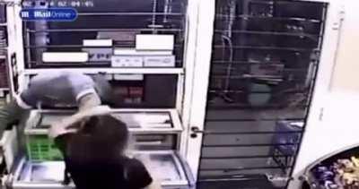 Picked the wrong lady to steal from