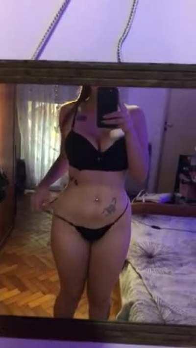 Would you fuck a 19yo latina?🥰 suscribe for FREE to my Onlyfans! Redhead curvy latina 💋 💦 link in comments