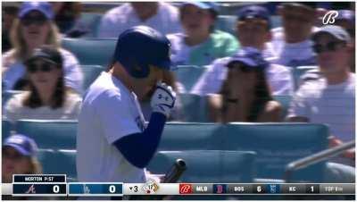 [Highlight] [Highlight] Freddie Freeman takes exception to ump's strike three call.