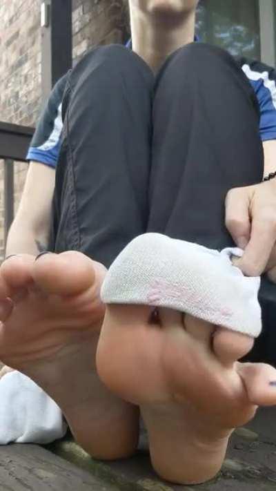 I want you to sit down & smell these sweaty soles