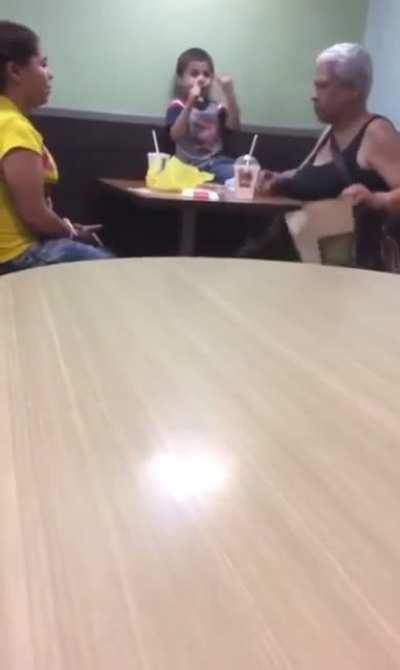 I always wondered where this kid is at now. This video funny but not funny at the same time 😂