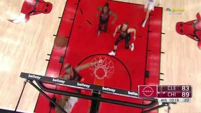 [Highlight] Alex Caruso rises for the monster chasedown block!