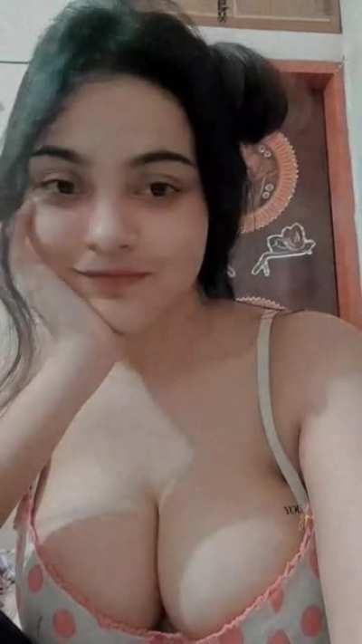 Find the owner of those balloons 🥵