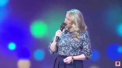 А белый лебедь на прудЕ… 🤦🏻‍♂️