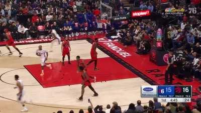 [Highlight] Harden crashes the lane to create space for Embiid driving to the SLAM