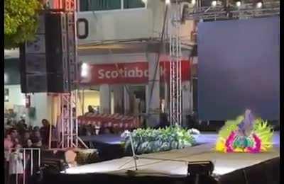 Wrong cable (power) connected to microphone during beauty contest.