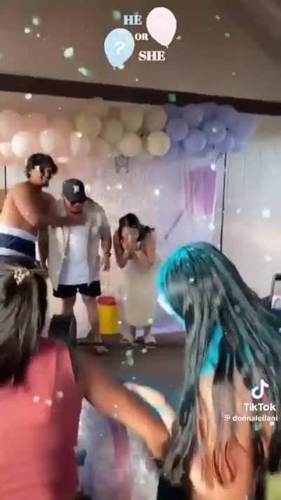 MC turns guest into a smurf. 