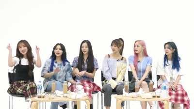 SuA singing a bit of 'Can't get you out of my mind'