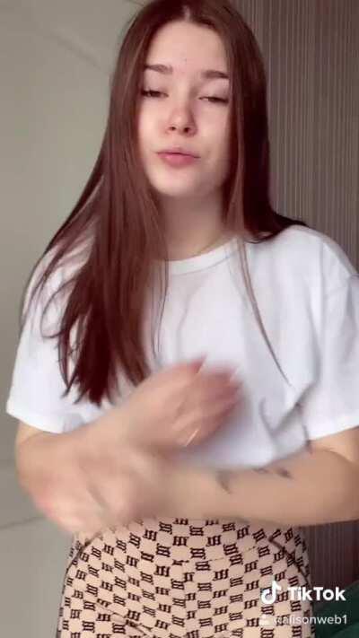 i don't like wearing bra 😋