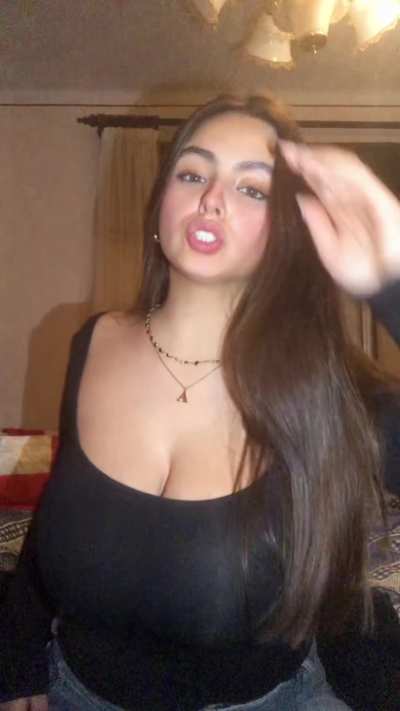 @_ana17mariaa_ (TikTok link included)