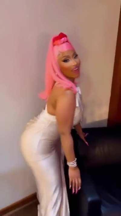 Nicki shares video twerking at the VMA after party
