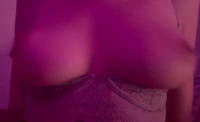 jiggling for you pervs again ;3