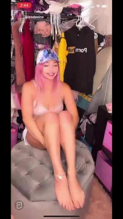 those beautiful soles and the anklet, lucky i caught this live