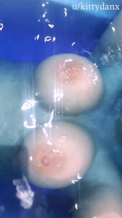 💧 boobs like floaties 💧