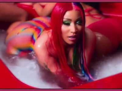 Nicki Minaj @nickiminaj